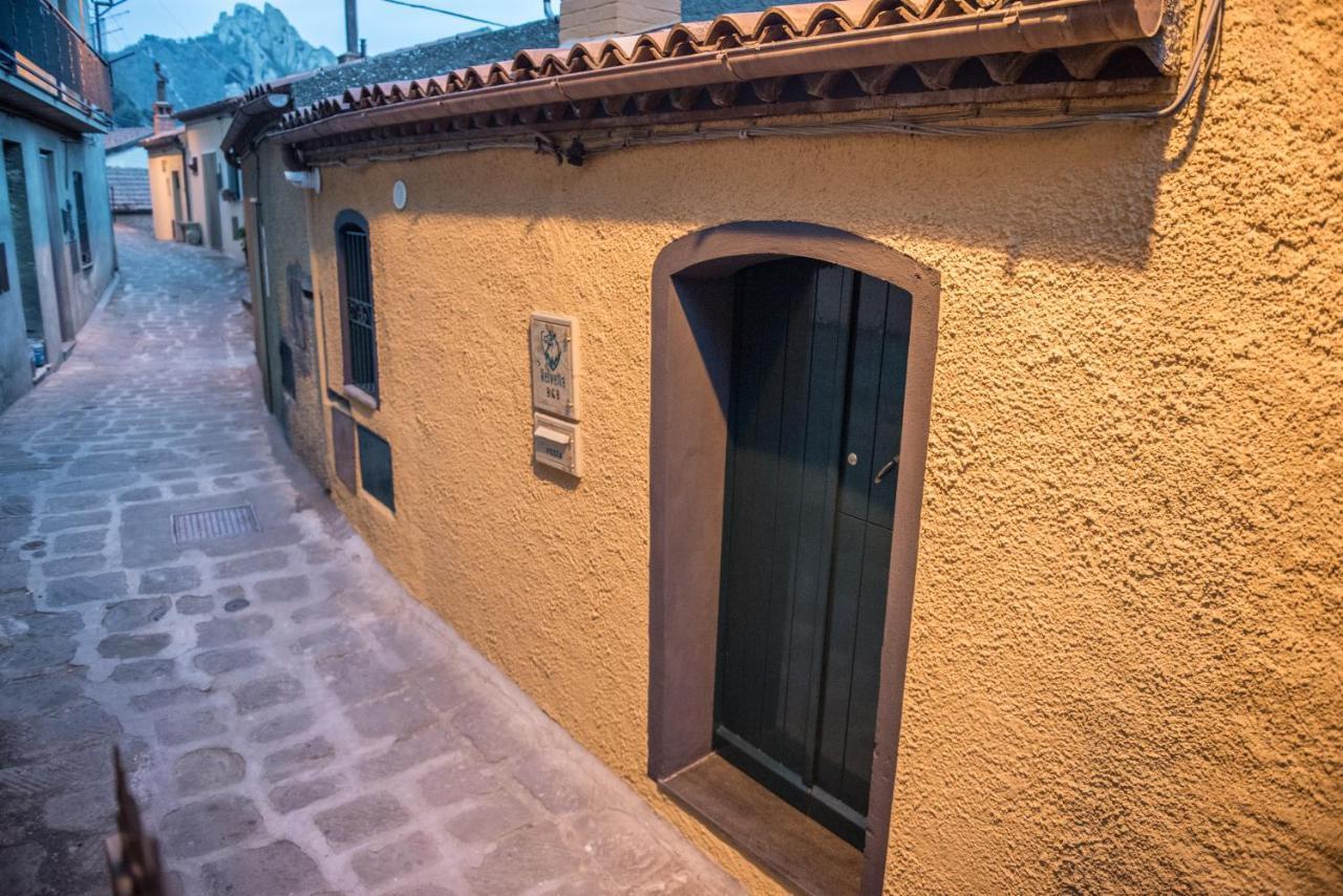 Helvetia Bed & Breakfast Bed & Breakfast Castelmezzano Bagian luar foto