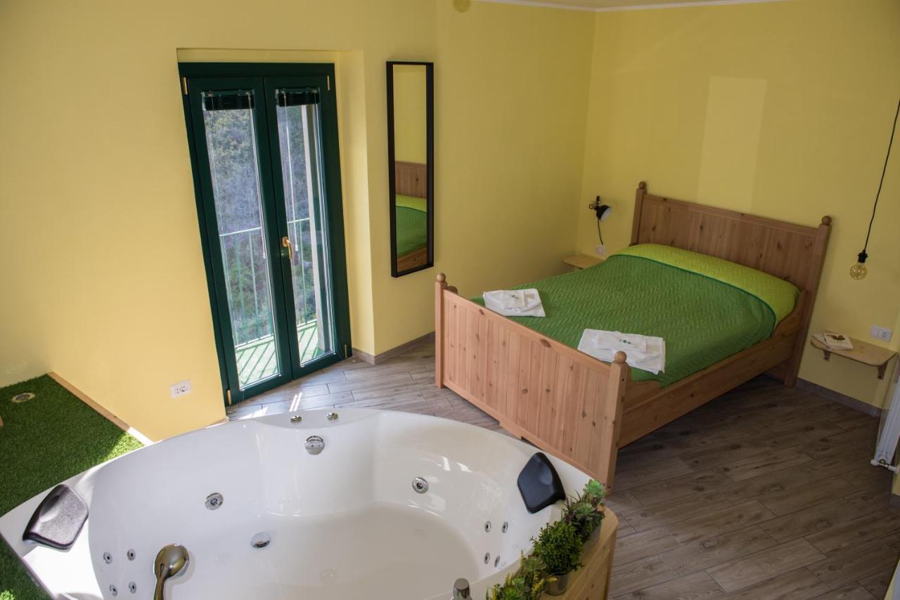 Helvetia Bed & Breakfast Castelmezzano Bagian luar foto