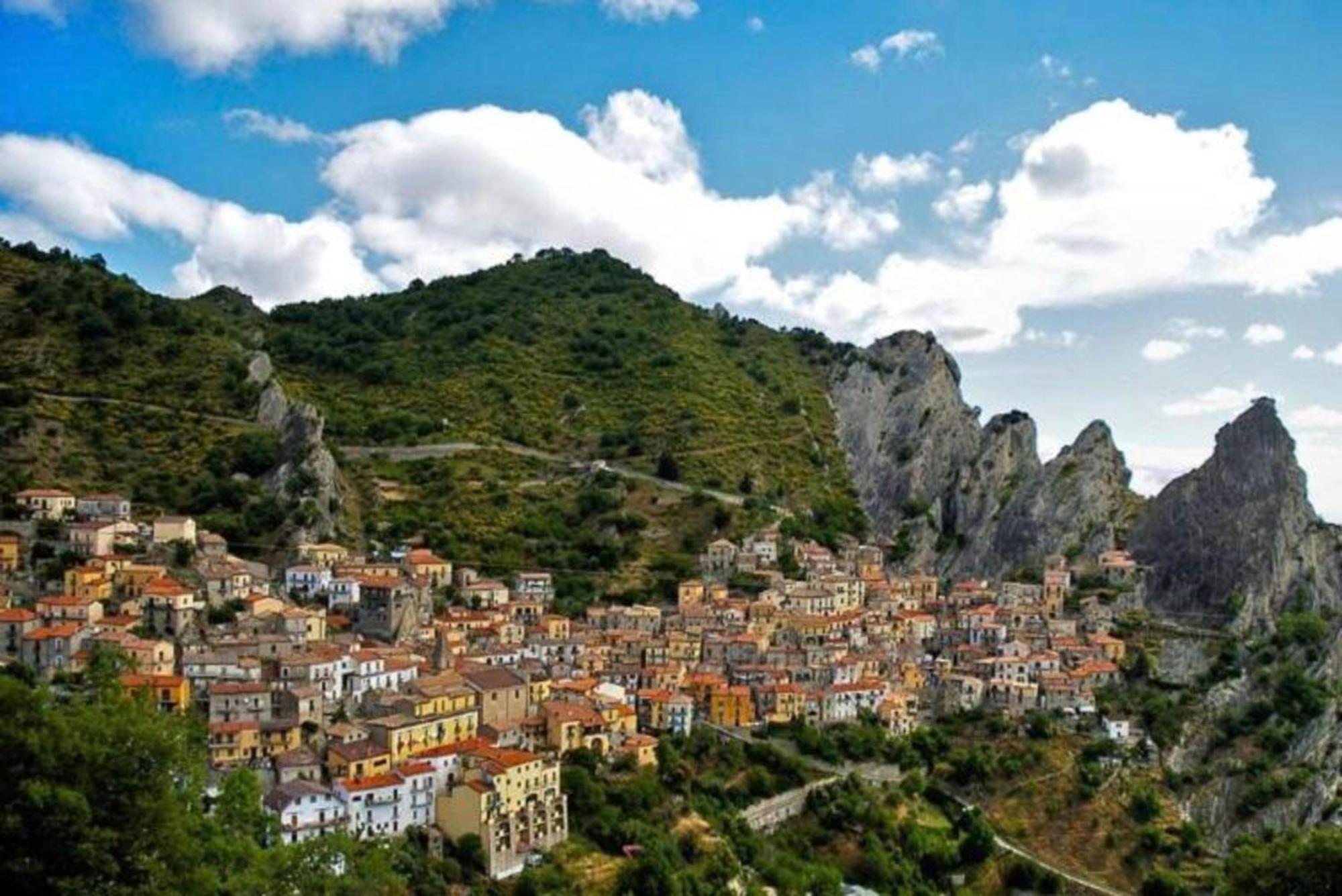 Helvetia Bed & Breakfast Castelmezzano Bagian luar foto